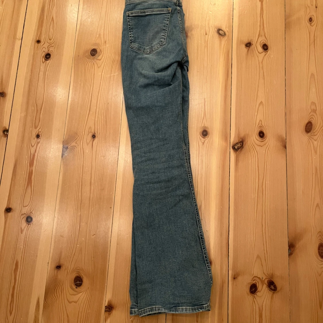 Blå bootcut jeans - 1