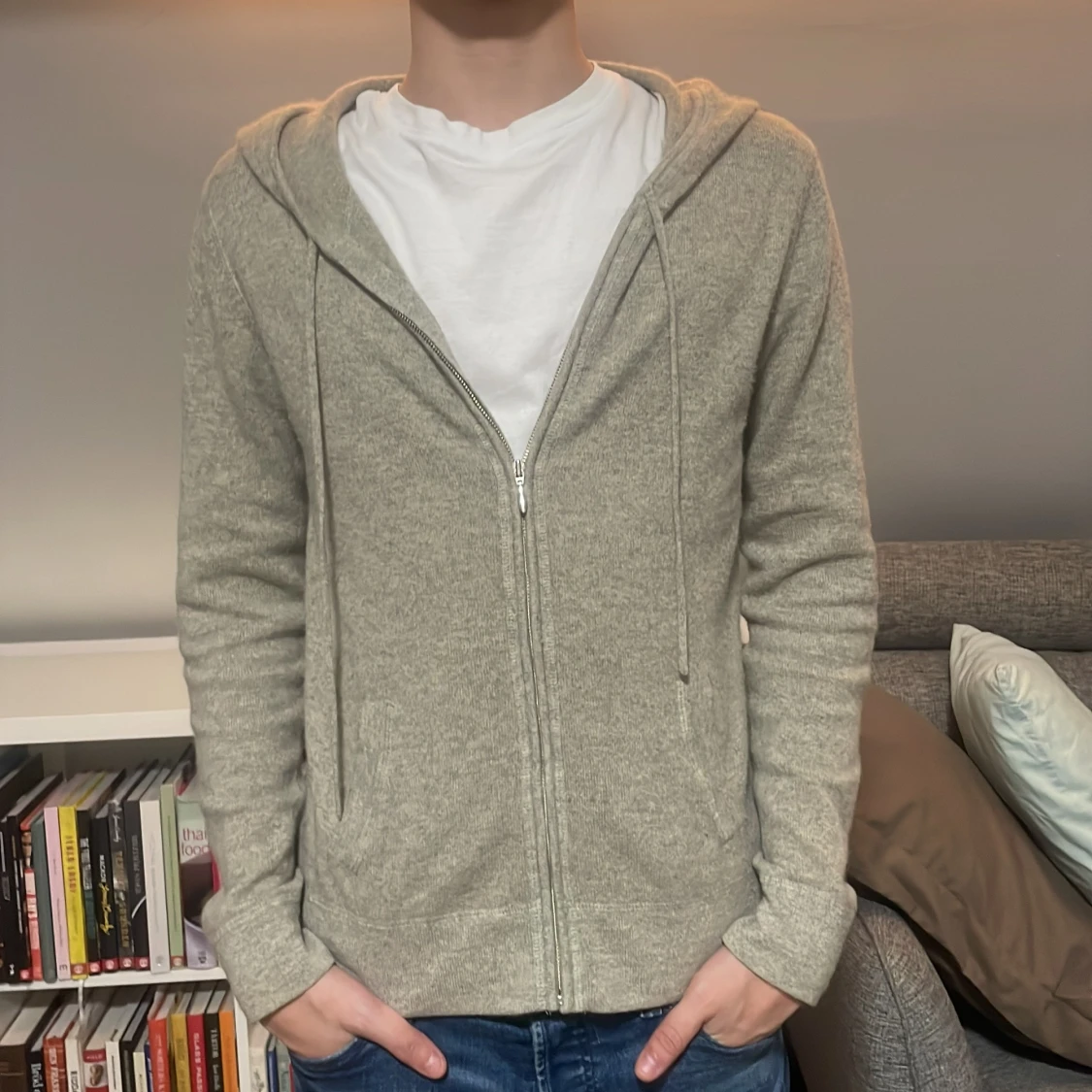 beige grå zip hoodie i kashmir.