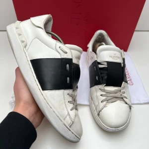 Valentino open  - Valentino open skor i storlek 42 skick 8/10 Pris 1699kr | Ingår box samt dustbag Fraktar spårbart med PostNord 