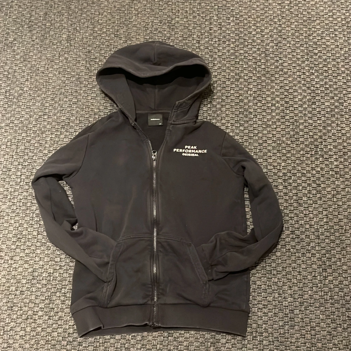 Svart hoodie från Peak Performance - 2