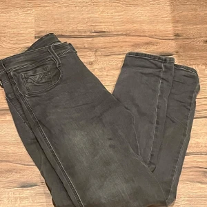 Replay jeans - Tjena, säljer dessa feta Replay jeans till bra pris, skicket är väldigt bra och inget tecken på användning finns, storlek 31. Pris, 349