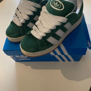 Adidas Campus grön stl 41 1/2  - Jag säljer ett par nästintill oanvända gröna campus, bara att höra av sig vid fråga 
