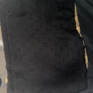 Scarf - Har 2 st en svart och en svart grå 800 st båda två för 1200