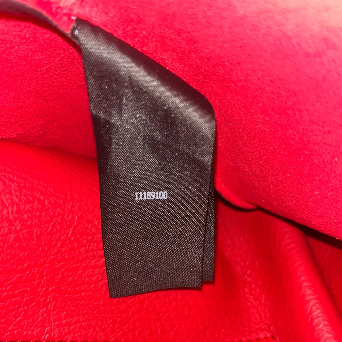 Röd axelväska från Guess - 93