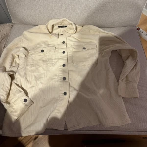Oversized skjortjacka  - Fint skick, passar även S 