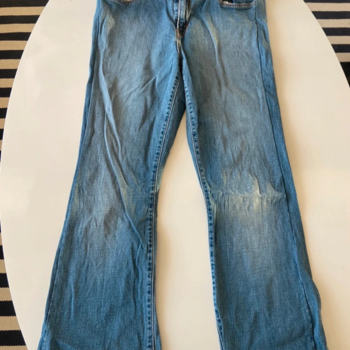 Blå lågmidjade bootcut jeans från Levi's