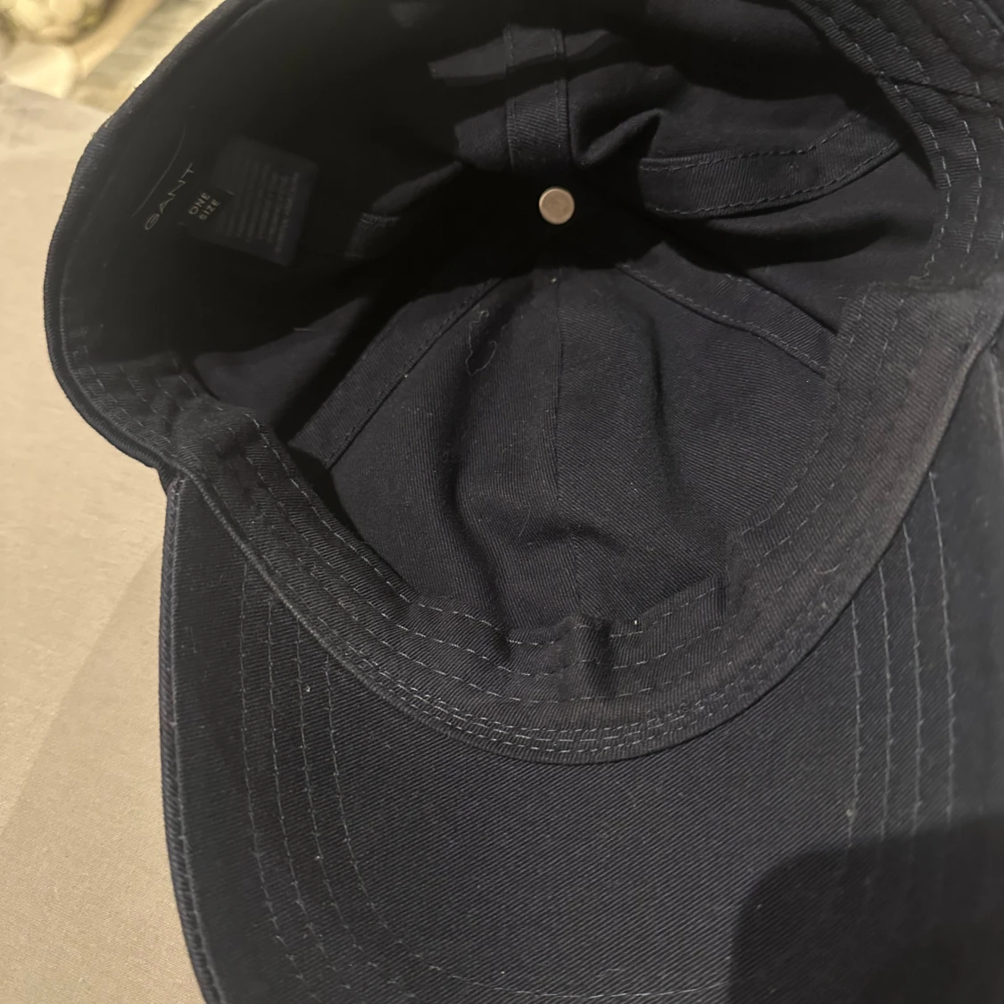 Mörkblå keps från GANT - 90