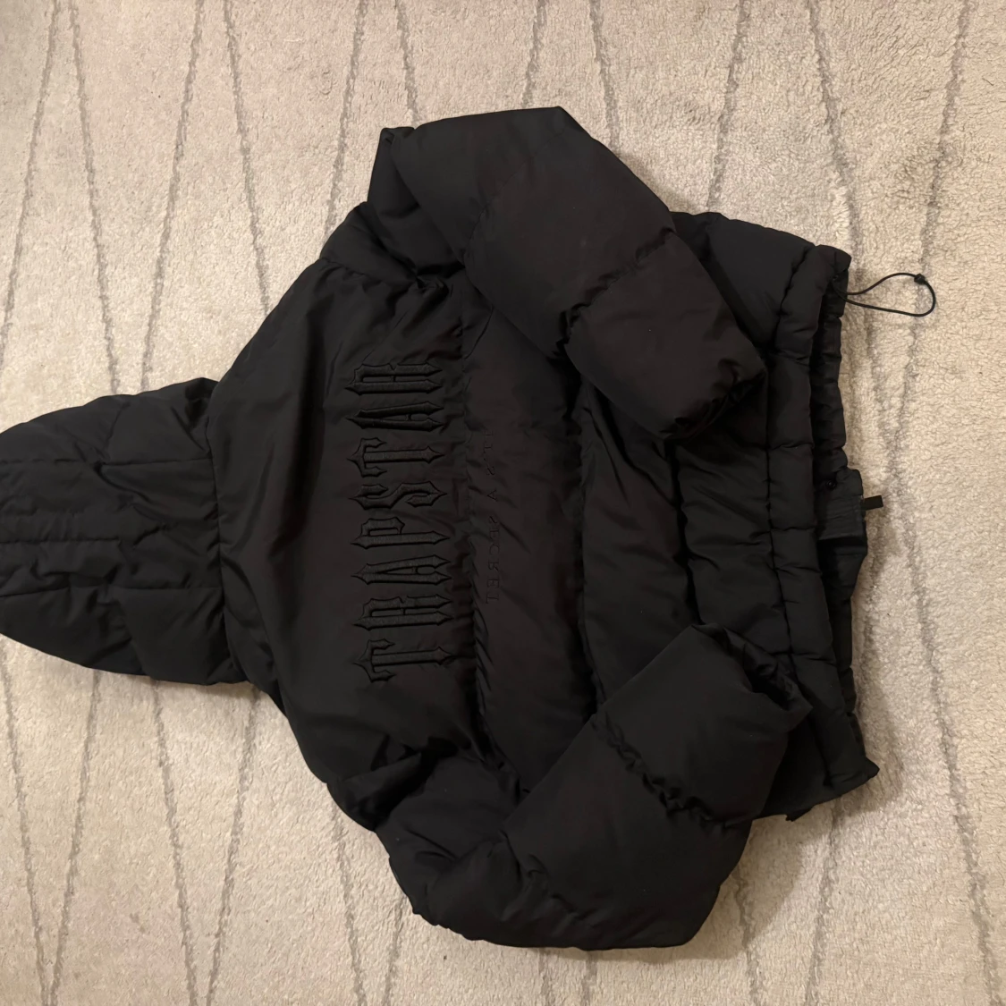 Svart pufferjacka från Trapstar - 90