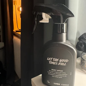 Let The Good Times Roll Body Spray från Lush - Säljer denna som jag fick i julklapp! Då den tyvärr inte föll mig i doften! Nypris 365kr