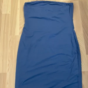 Blå bodycon klänning  - Blå bodycon klänning från shein. 