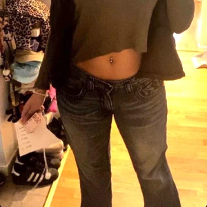 True religion jeans - Snygga true religion jeans i bra skick som inte kommer till användning, Storlek W33. Pris kan diskuteras 💕