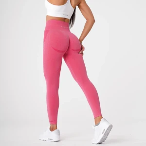 Rosa leggings från NVGTN - Säljer dessa rosa leggings från NVGTN då de är lite för små för mig. De har inga defekter förutom mörka fläckar på knäna och rumpan, går säkert att få bort på något sätt. 