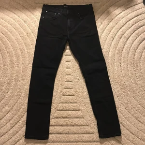 Nudie Jeans Lean Dean - Schyssta nudie jeans med modell lean dean. De är i storlek 33/32 och välskött skick