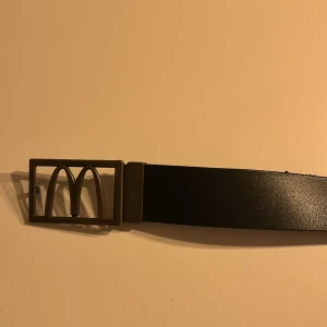 Svart Mc Donalds Skärp - Svart McDonalds bälte. 120 cm med extra hål