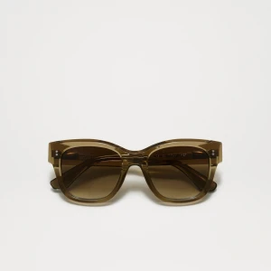 CHIMI 07 green - Säljer mina CHIMI glasögon i modellen 07 green<3 kom privat för mer bilder! Nypris: 1350kr mitt pris:800kr. Original solglasögon skydd medföljer!