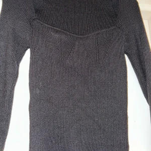 Svart långarmad - Jätte söt tröja som inte används! Ribbad och v-ringad tröja från SHEIN 