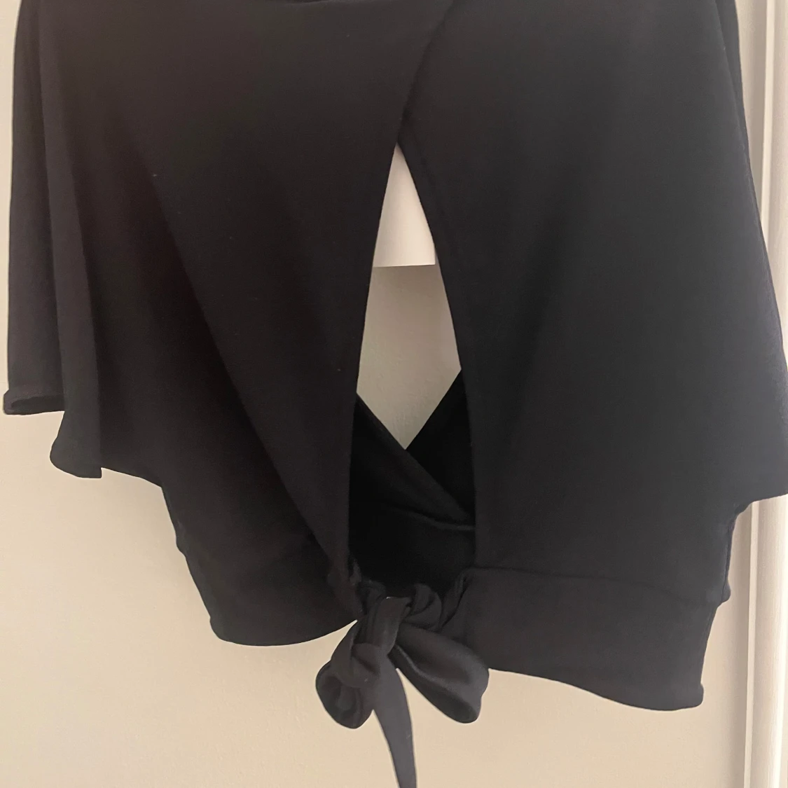 Svart omlottopp från H&M - 90