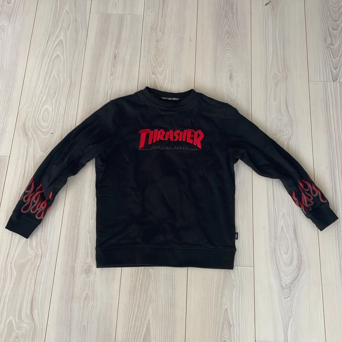 Svart tröja från Vans med Thrasher-tryck