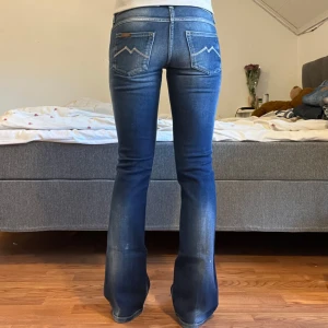 Jeans  - Midjemått: 36cm, innerbenslängd: 81cm 💖 