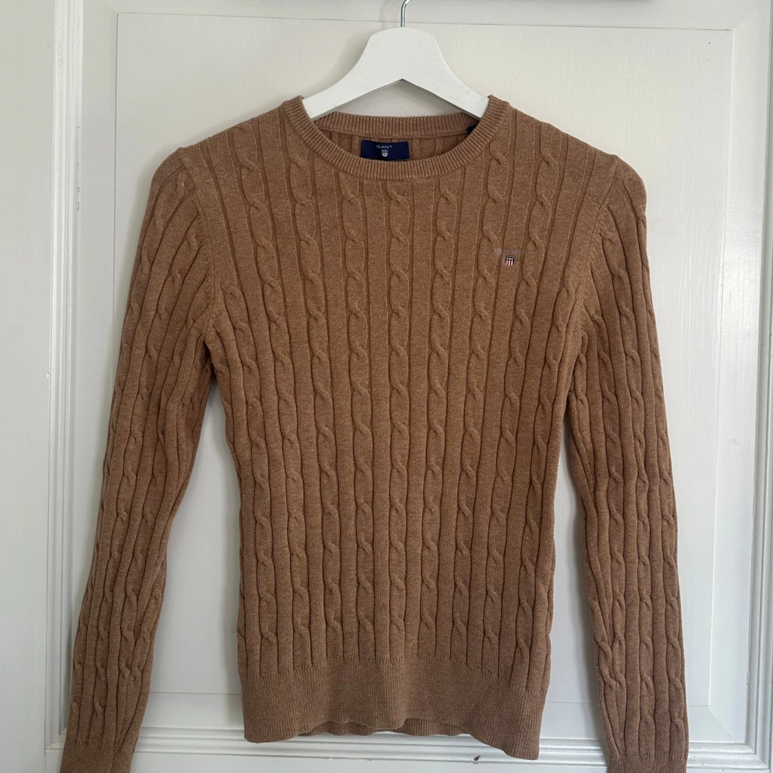 Brun/beige stickad tröja från GANT