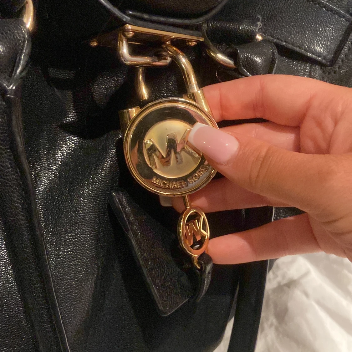Svart handväska från Michael Kors - 3