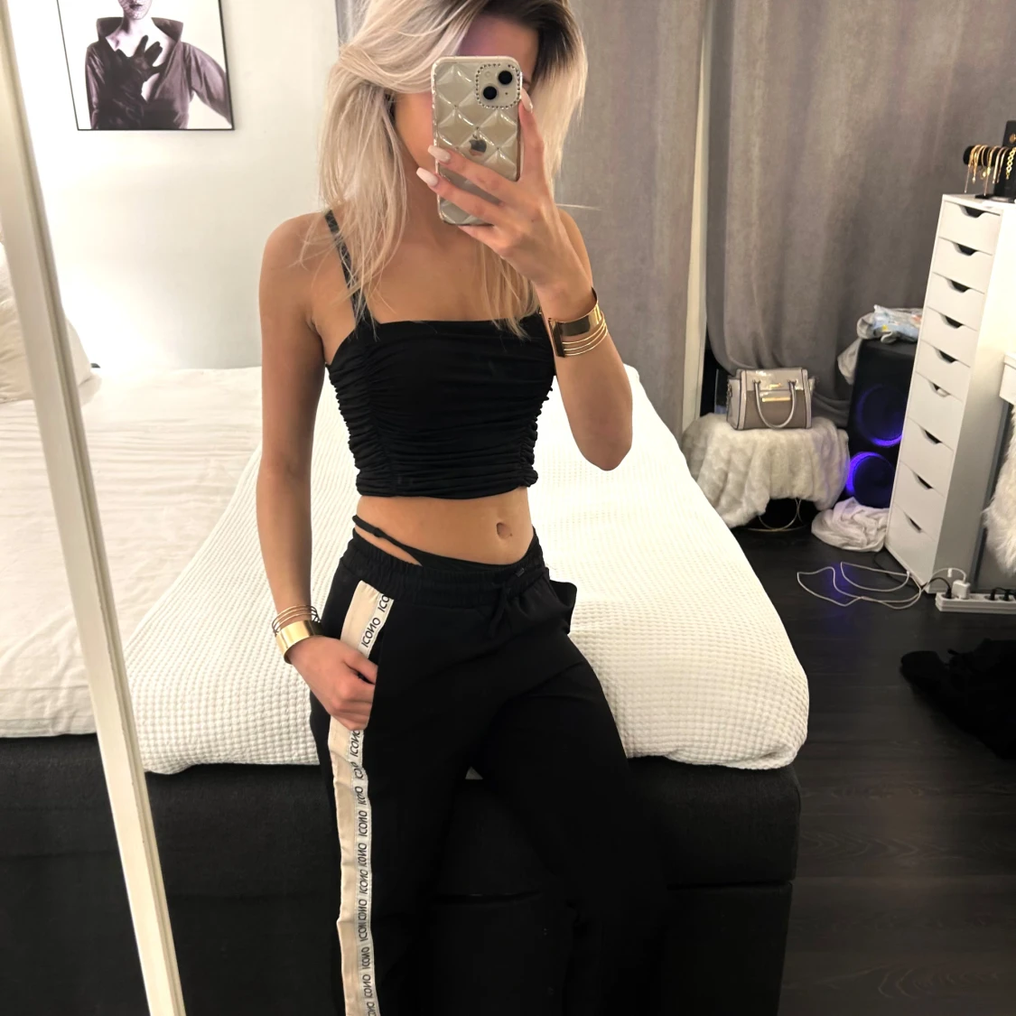 Svarta byxor med sidoremsa från Icono - 2