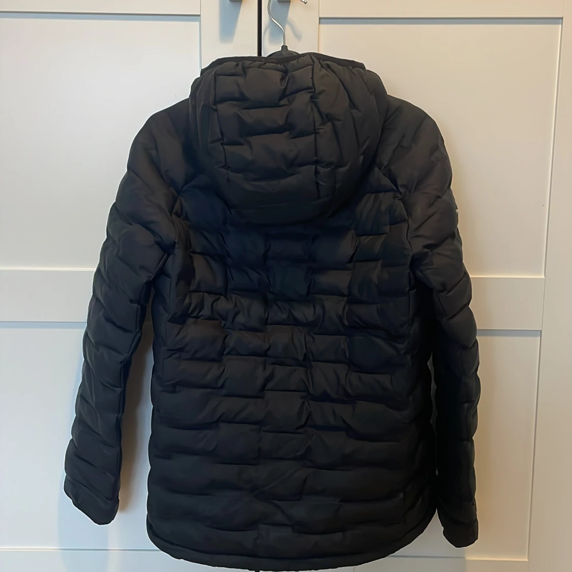 Svart dunjacka från Peak Performance - 1