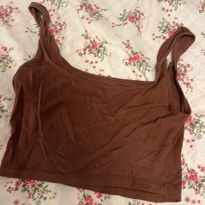 Brunt linne - Sött brunt linne!🤎(finns även i svart och vitt, se annat inlägg, köp alla för 25)