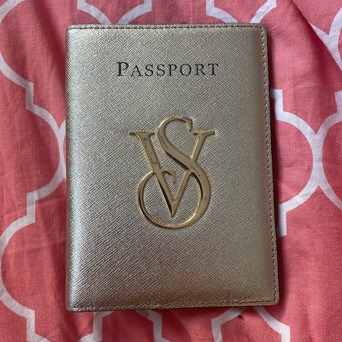 Guld passfodral från Victoria's Secret