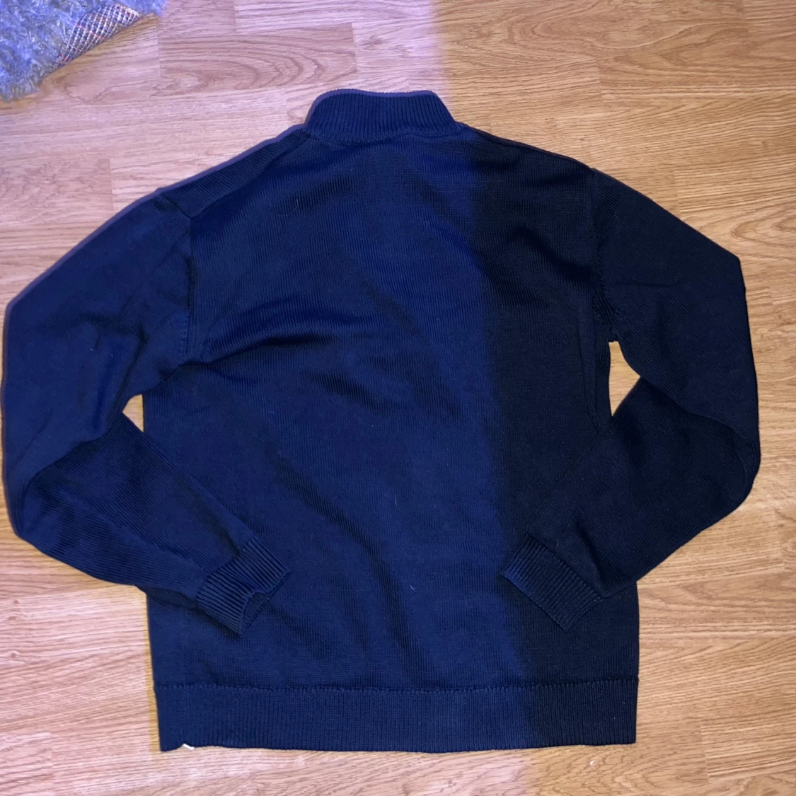 Mörkblå stickad tröja från LMTD - 1