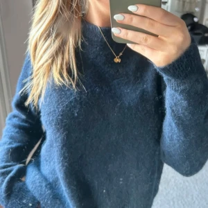 stickad tröja - Säljer denna jätte fina stickade tröjan från zara som används Max 2-3 gånger 🩷