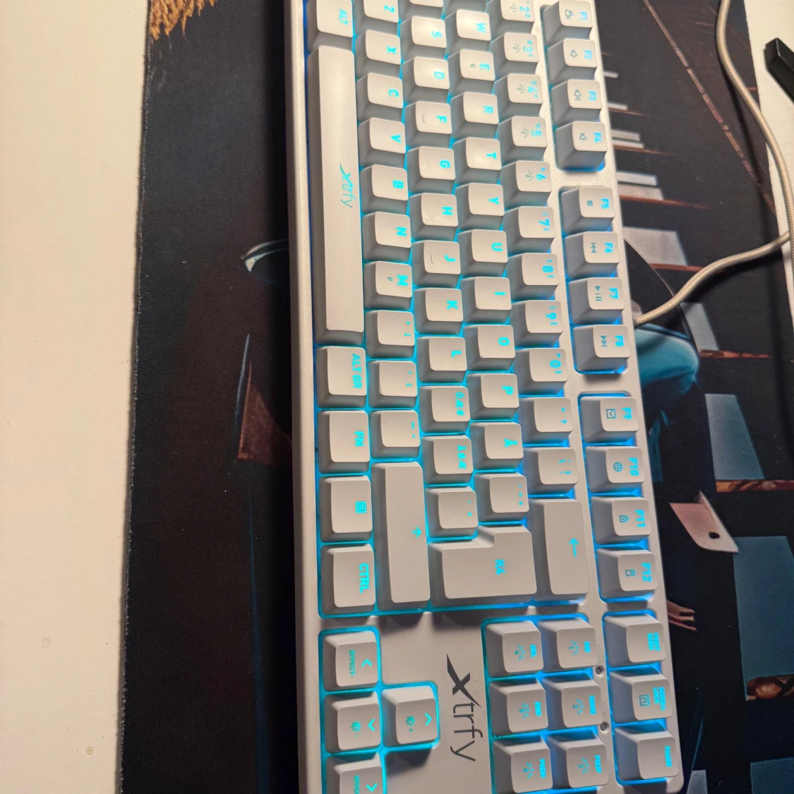 Vit tangentbord (Xtrfy K4) - 2