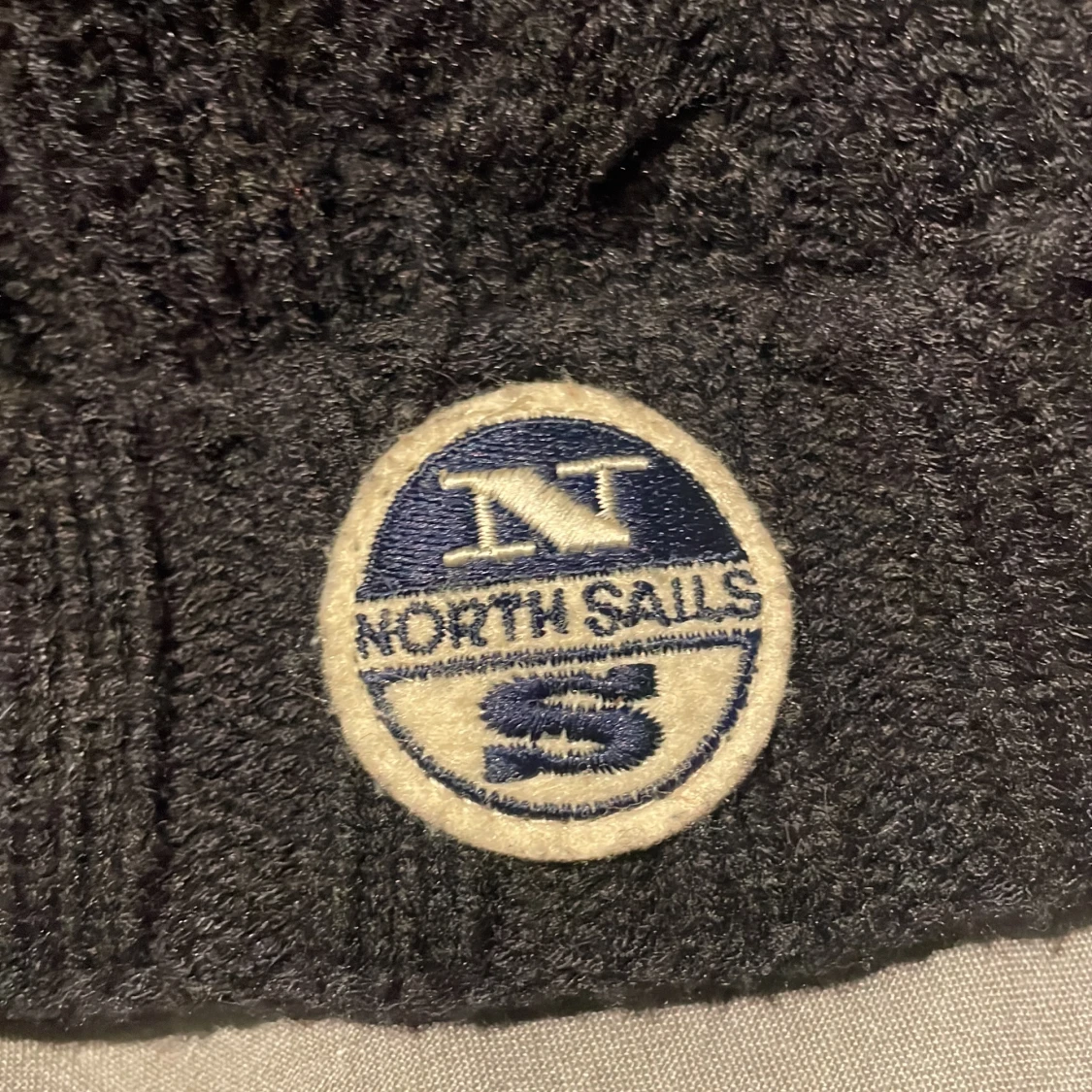 Svart stickad mössa från North Sails - 1