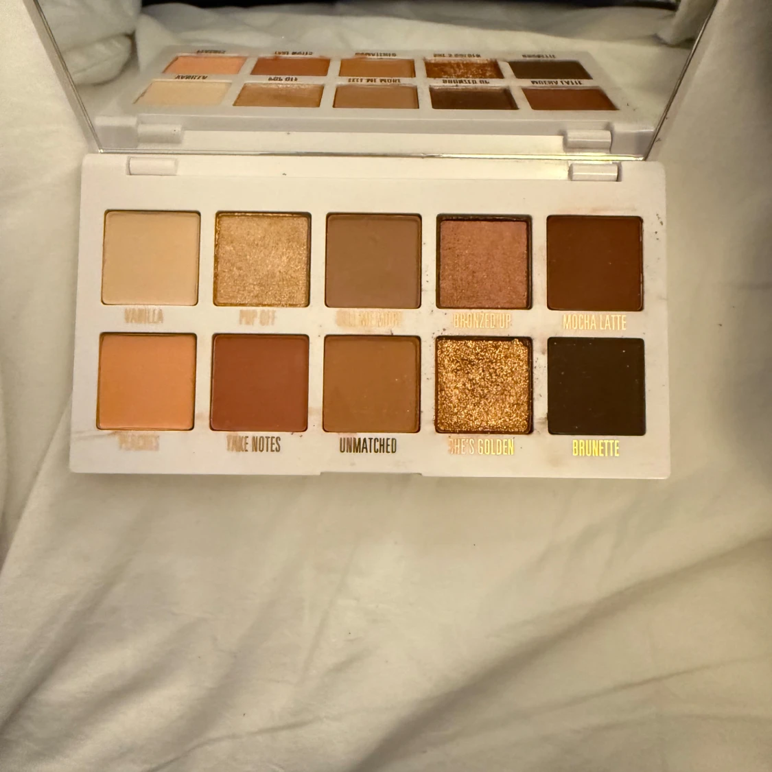 Ögonskuggspalett från Kylie Cosmetics - 1