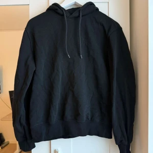 Hoodie - Fint skick! Märket/loggan är borta men är inget som syns!