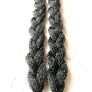 By prisförslag- 2 st Svart flätor  - 2 st flätor Passar bra till både vardag och speciella tillfällen. Finns i flera färger 