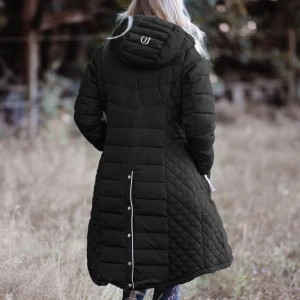 Jackson kappa - Jättefin jackson ridkappa, använd ca 3 ggr, jättefint skick! Köptes för 1999, säljer den för 600 kr💞