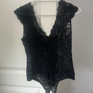 Body i spets  - Skitsnygg body i spets från bubbleroom!! Asbra till fest