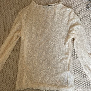 Vit spelstopp  - Vit spetstopp från Gina som enbart har används 1 gång. Säljs i befintligt skick 🤍