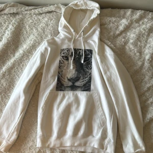 Hoodie med en leopard på - Fin, trendig hoodie. 🐆🐆