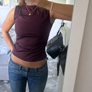 Vinröd topp med öppen rygg💗 - Vinröd topp fårn bikbok med öppen rygg💖💖storlek s💗