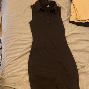 Svart klänning, xs - En fin typ kostym klänning, sitter snyggt, från h&m storlek xs