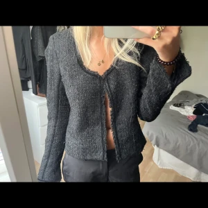 Kofta - Fin, stilren kofta med spänne där framme 💕 aldrig använd 