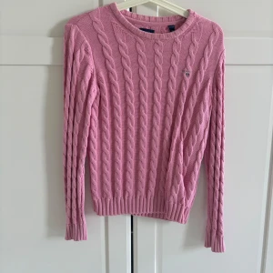 Flätad tröja - Jätte fin flätad tröja, inte använd mycket 🩷🩷 