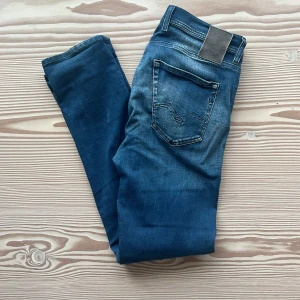 Replay jeans  - Replay jeans | skick 9/10 | Size - 30/32 | Modell - Hyperflex | Nypris - 1500 kr | Fraktar via PostNord eller instabox på köparens bekostnad | Om du har några frågor eller funderingar tveka inte att höra av dig!