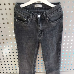 Jeans - Säljer mina lågmidjade jeans då de inte kommer till användning 