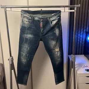 Jeans - Jeans disquared använda få tal gånger  Inte äkta Vid frågor kontakta mig gärna😊