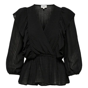 Volang blus - Fin blus från only i xs använd 3 ggr , inga dekter