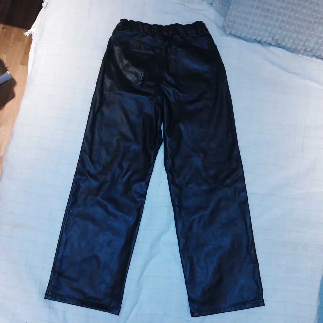 Svarta byxor från Lindex - 90