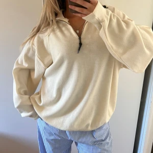 Zipup tröja  - Mysig oversize zip up tröja🤍🤍
